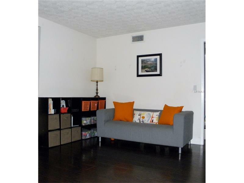 Property Photo:  1524 Creekbend Drive  FL 33510 