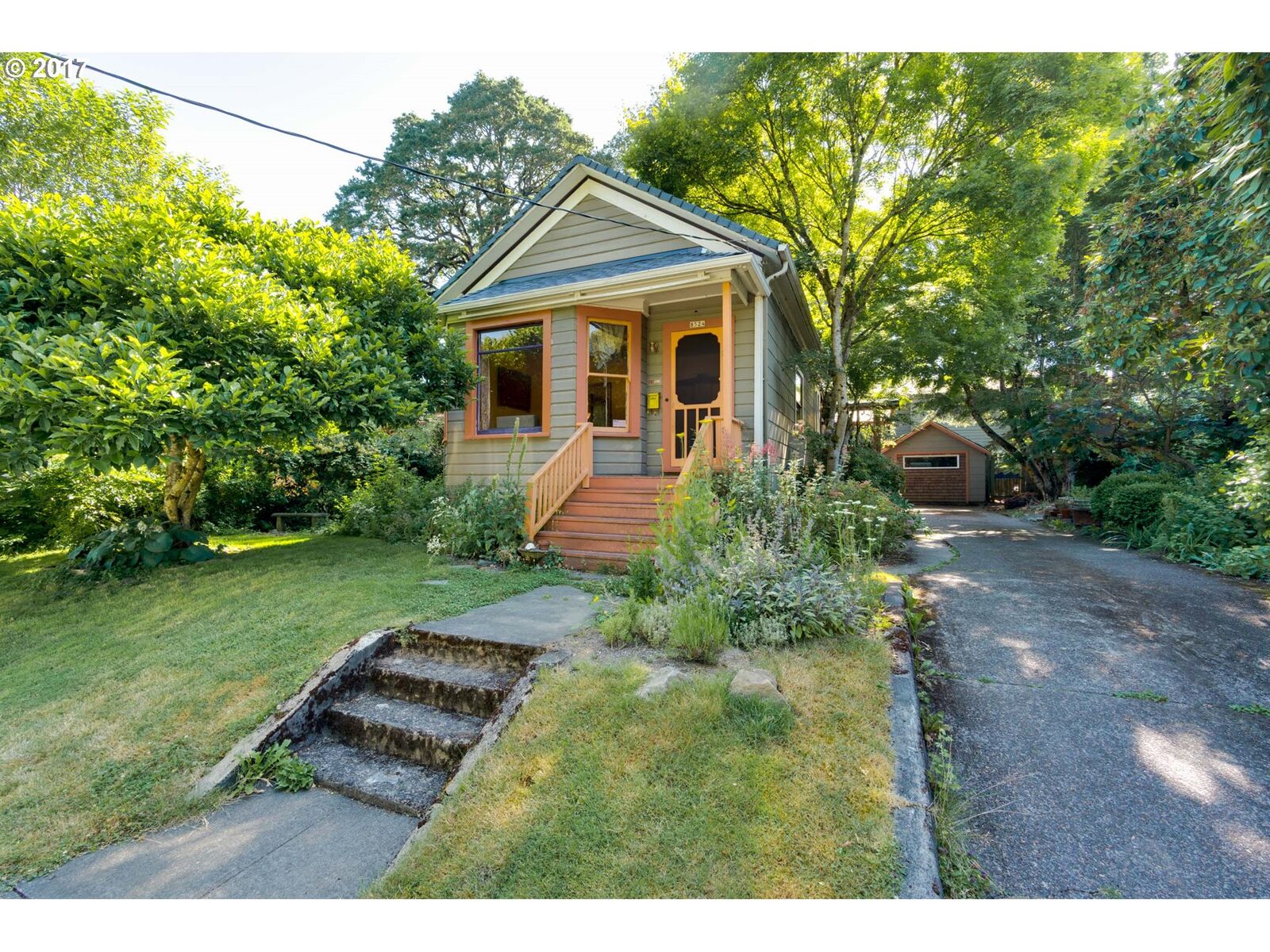 Property Photo:  8524 SE 9th Ave  OR 97202 