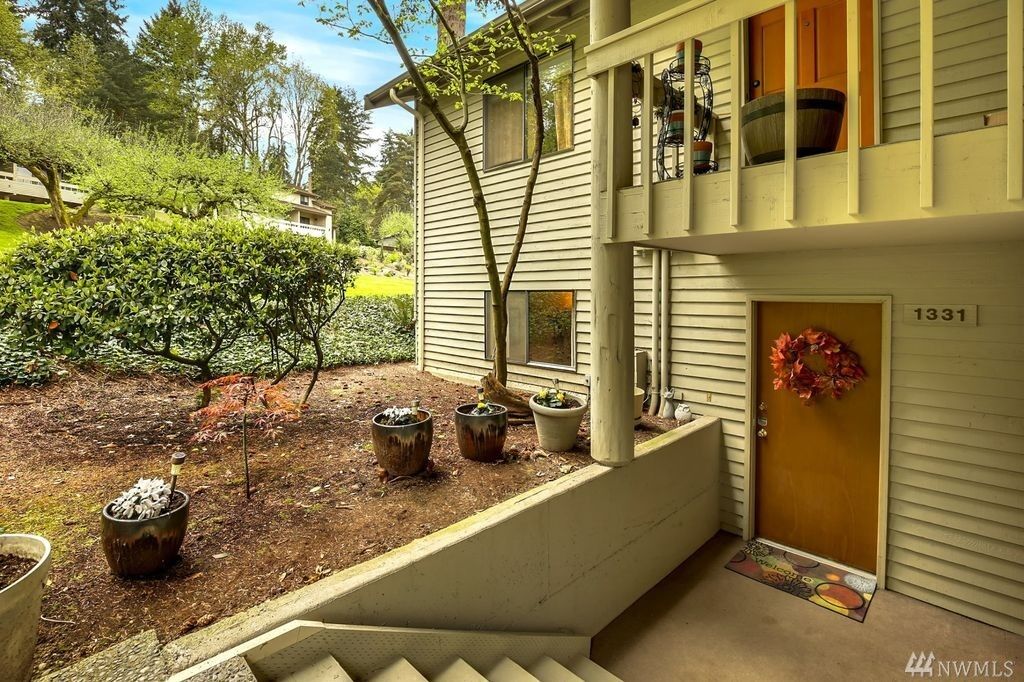 Property Photo:  1101 Bellefield Park Lane 1331  WA 98004 