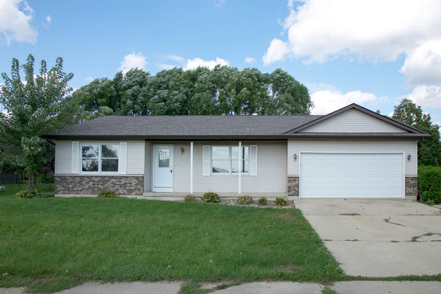 Property Photo: 205 E Countryside Parkway IL 60560