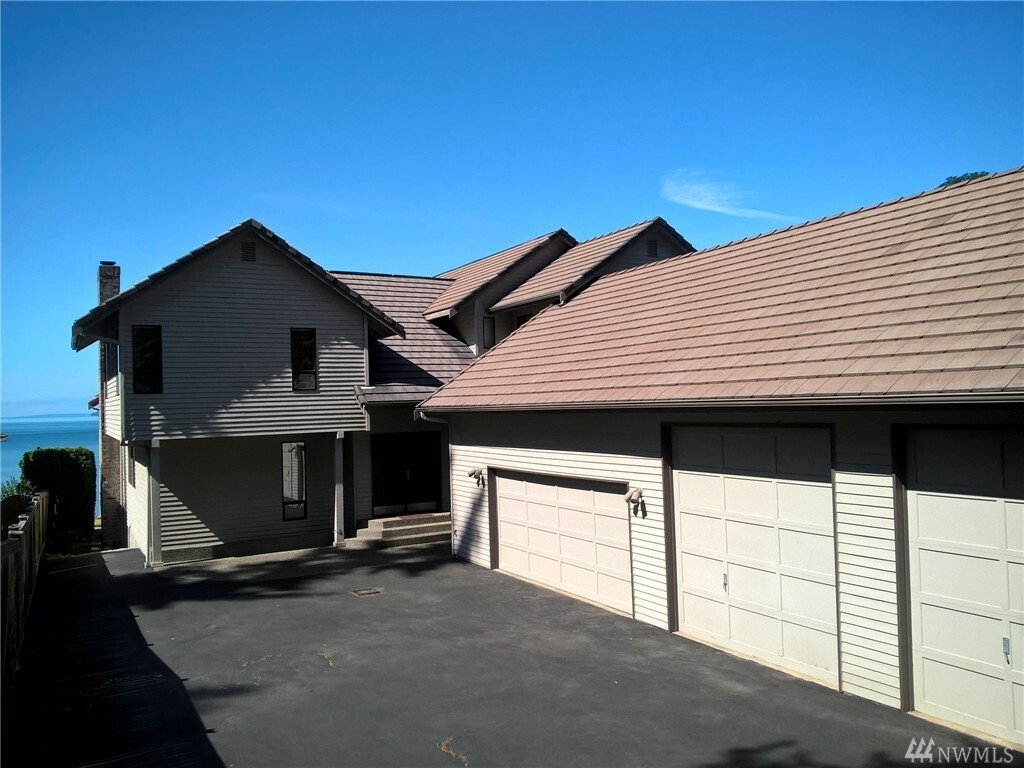 Property Photo: 708 Priest Point Dr NW WA 98271