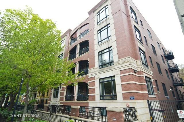 640 Barry Avenue 303  Chicago IL 60657 photo