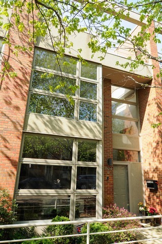 Property Photo:  1924 Maud Avenue D  IL 60614 