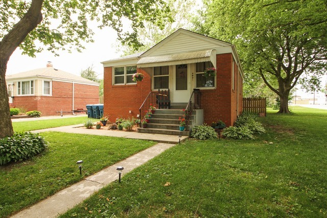 Property Photo:  402 6th Street  IL 60954 