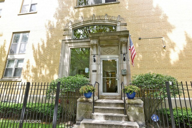 Property Photo: 3900 Claremont Avenue 205 IL 60618