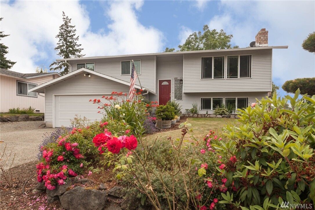 Property Photo: 12915 SE 164th St WA 98058