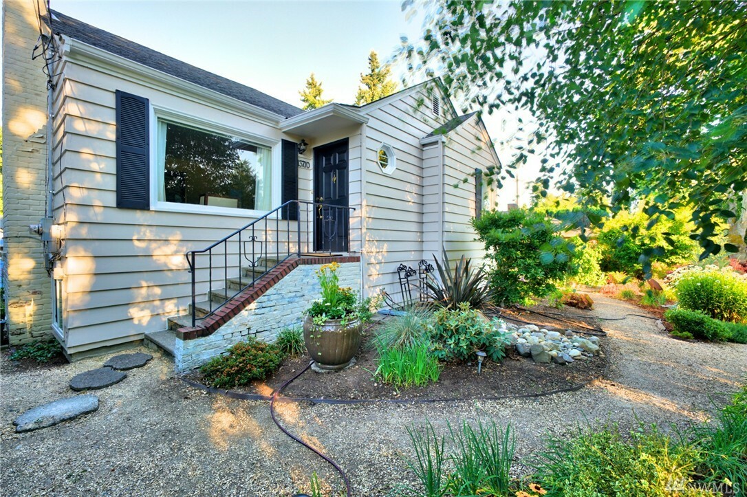 Property Photo:  13710 2nd Ave NW  WA 98177 