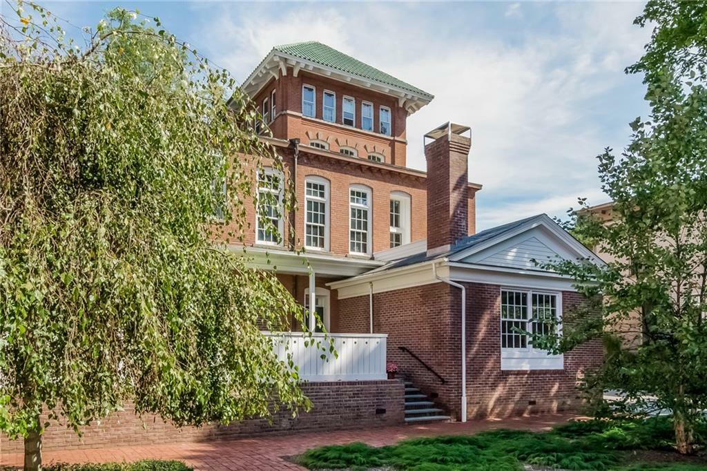 Property Photo: 18 Fair Street 2 CT 06437