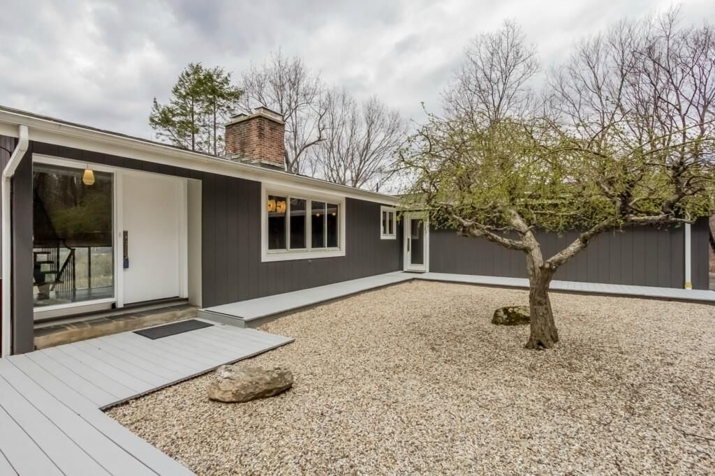 Property Photo:  10 Pinnacle Road  CT 06032 