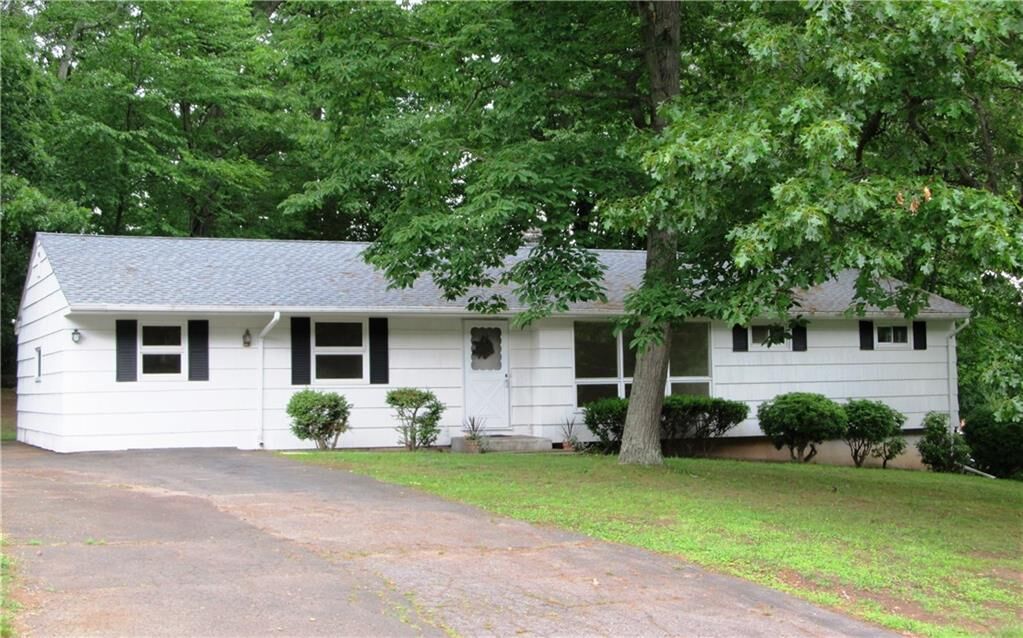 Property Photo:  61 Bear Path Road  CT 06514 