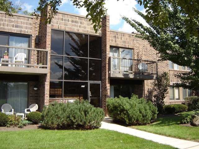 Property Photo:  271 W First Street 1B  IL 60126 