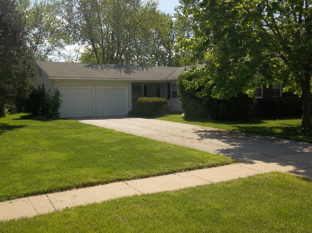 Property Photo: 690 Wyngate Lane IL 60089