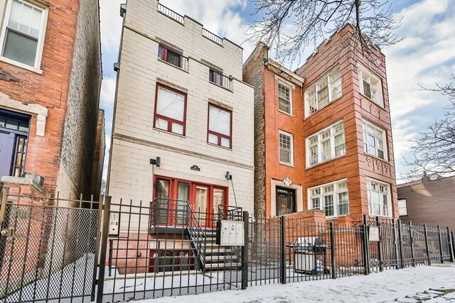 Property Photo:  2611 Hirsch Street B  IL 60622 