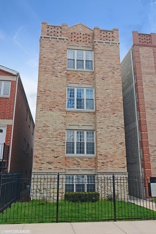 Property Photo:  745 S Claremont Avenue 4  IL 60612 