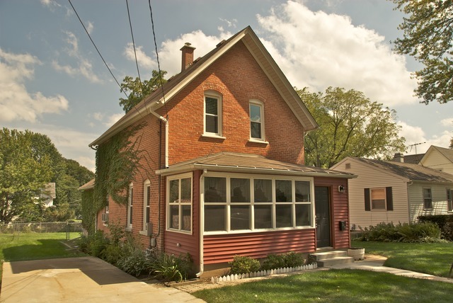 Property Photo:  319 Wabash Street  IL 60123 