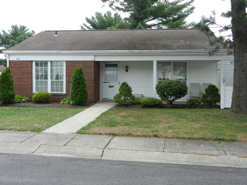 Property Photo:  467 Chelsea Court  NJ 08759 