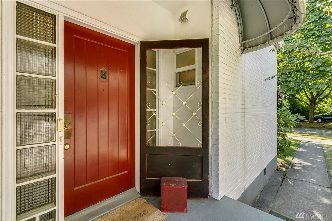 Property Photo: 5244 17th Ave NE WA 98105