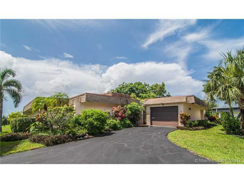 Property Photo: 5816 Australian Pine Dr FL 33319