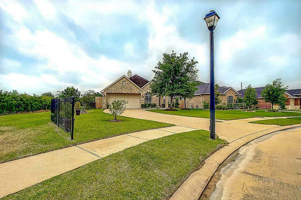 Property Photo: 17903 Double Bay Road TX 77429