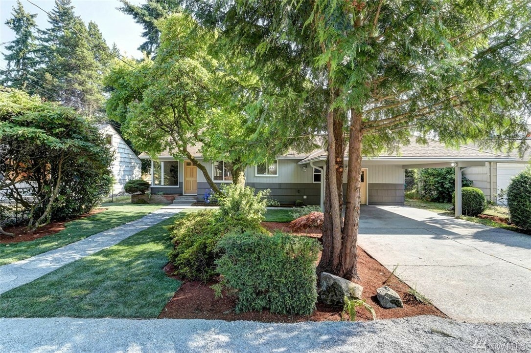 Property Photo: 2309 N 193rd St WA 98133