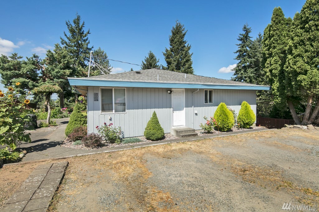 Property Photo:  555 Index Place NE  WA 98056 