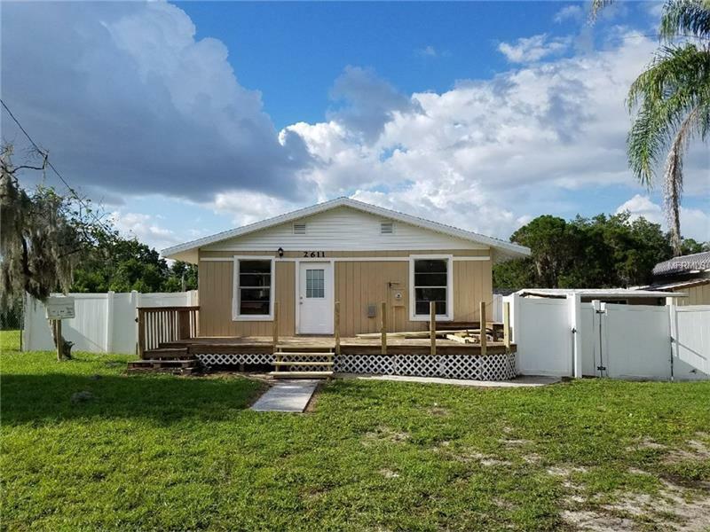 Property Photo:  2611 51st Street E  FL 34208 