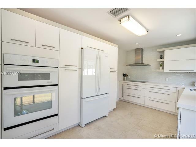 Property Photo:  21480 Laguna Dr  FL 33433 