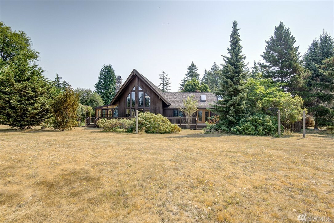 Property Photo:  455 Russell Rd  WA 98282 