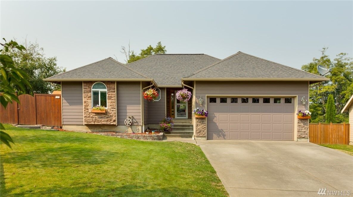 Property Photo: 6181 Glacier Place WA 98248