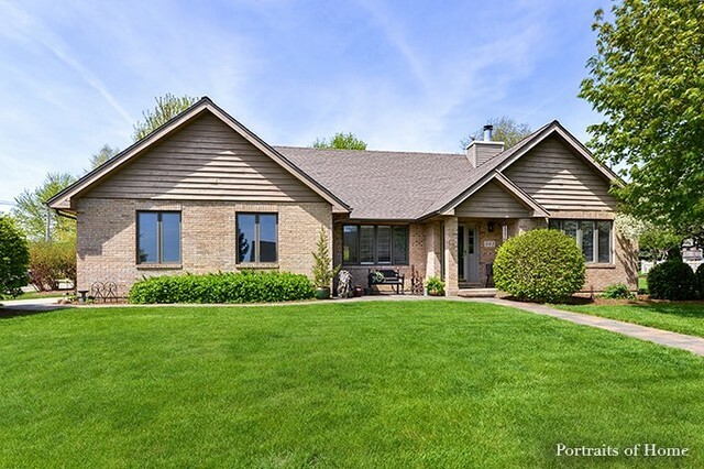 Property Photo:  501 Teri Lane  IL 60560 