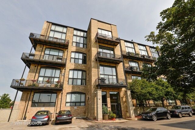 Property Photo: 2614 Clybourn Avenue 414 IL 60614
