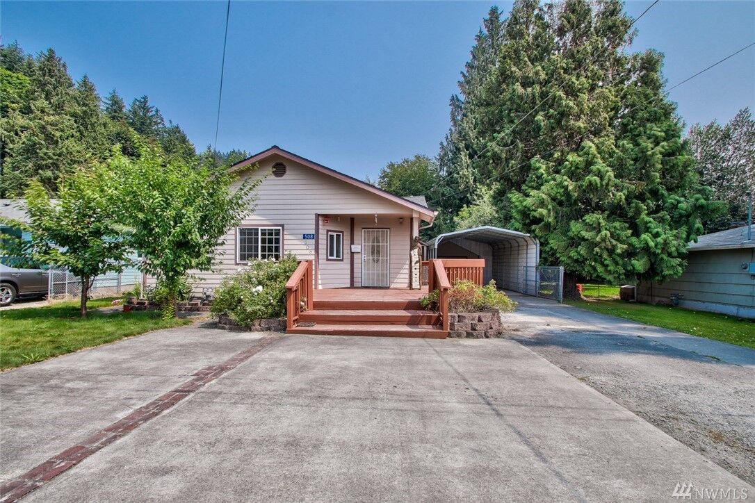Property Photo: 508 N Oak St WA 98233