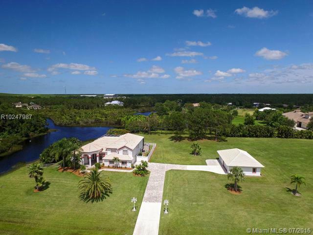 Property Photo:  2407 SW Beaumont Avenue  FL 34990 