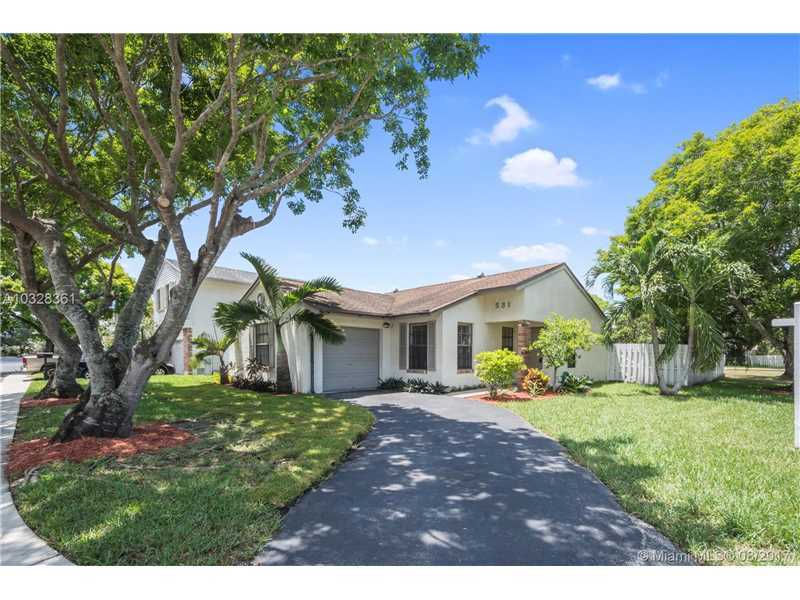 Property Photo: 531 Green River Ln FL 33325