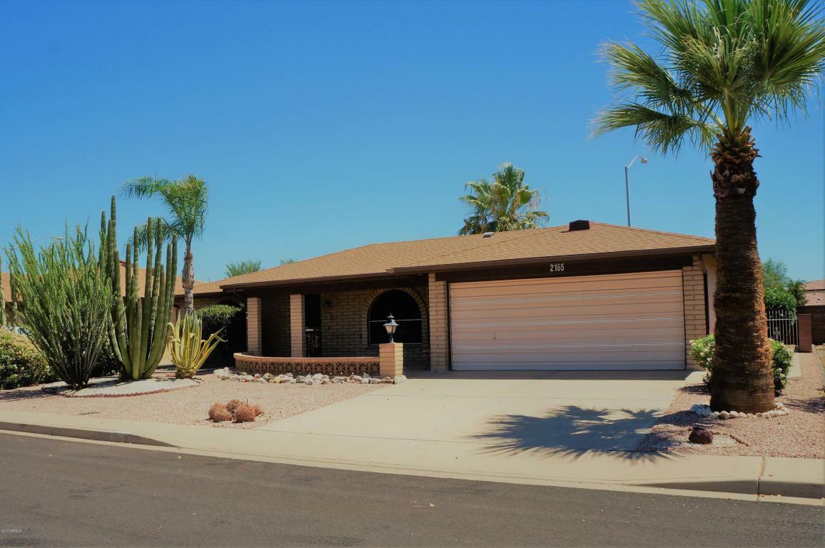 Property Photo:  2165 S Zinnia Street  AZ 85209 