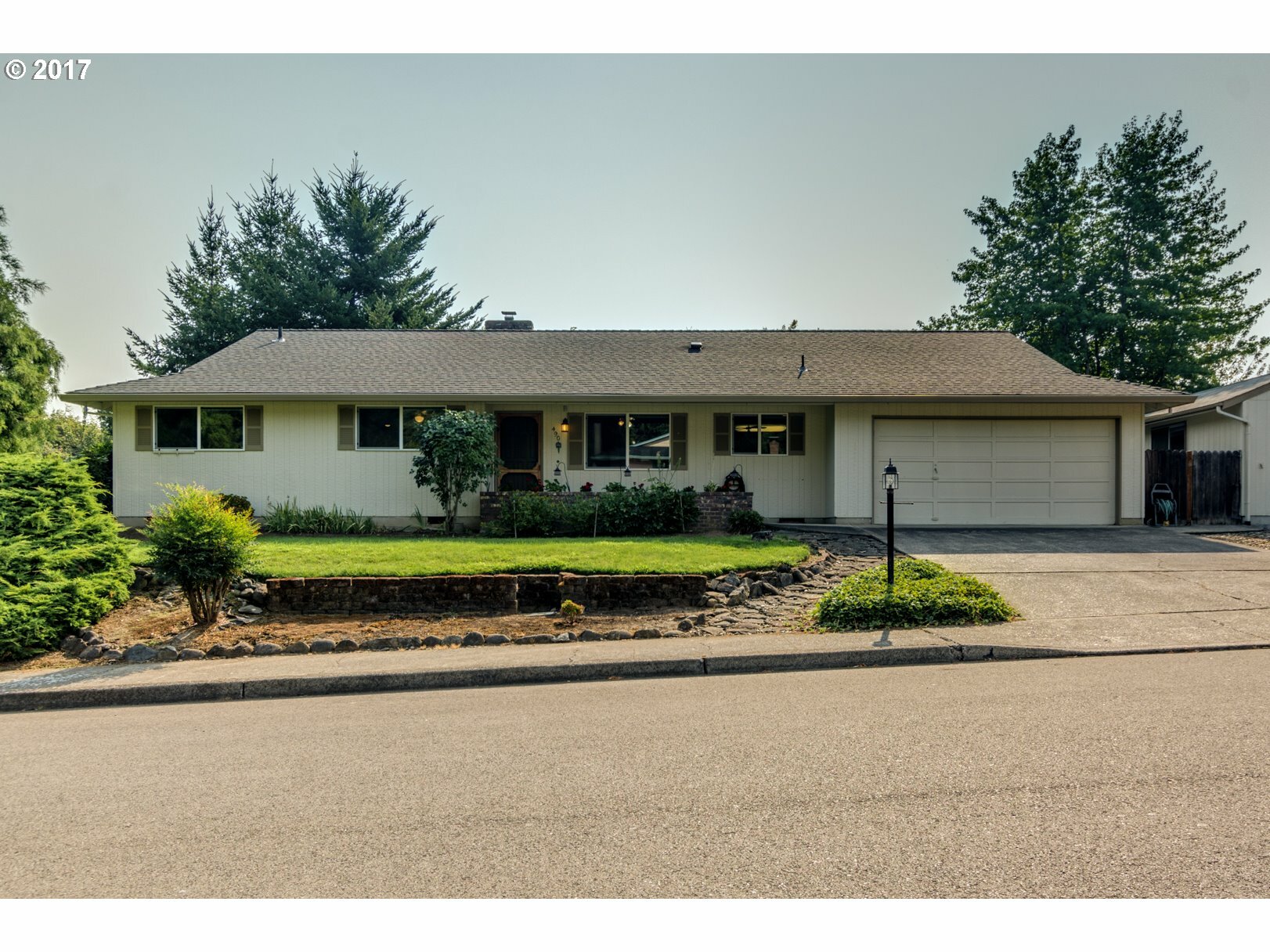 Property Photo: 490 SE 29th Ave OR 97123
