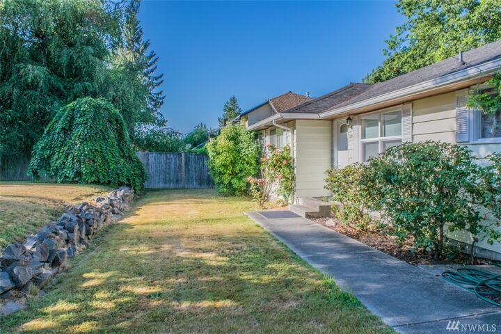 Property Photo: 1230 Pine Ave WA 98290
