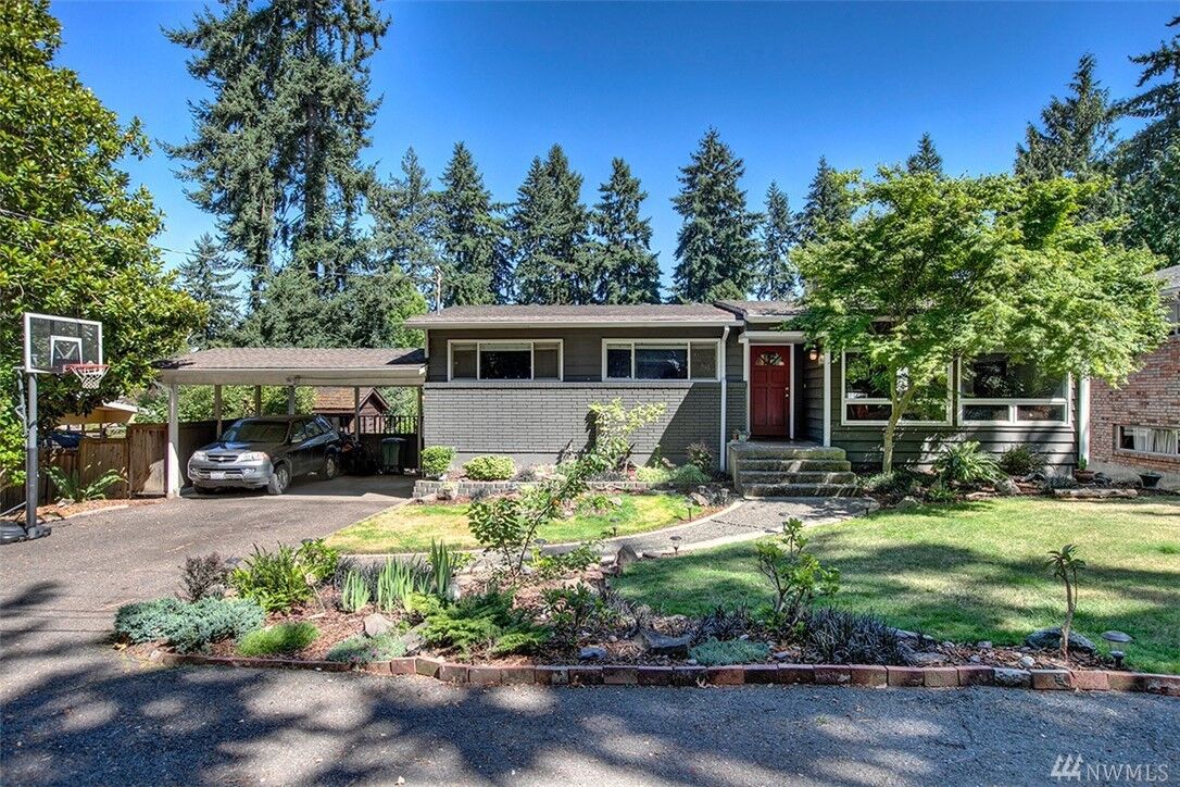 Property Photo:  4040 89th Ave SE  WA 98040 