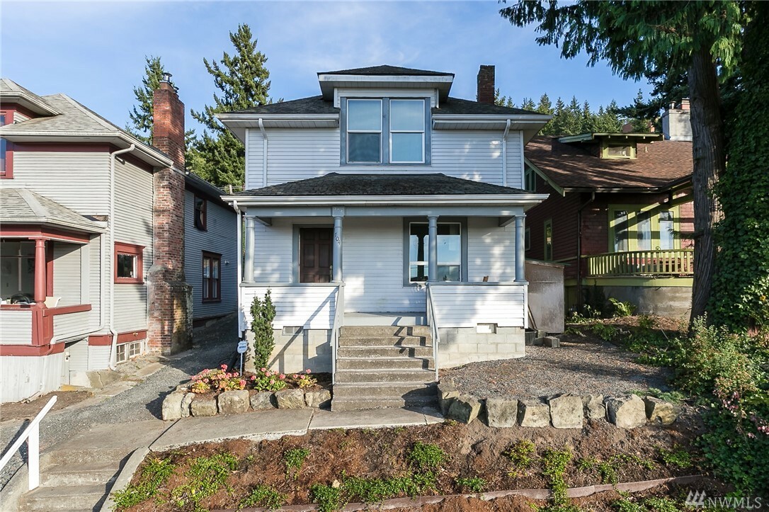 Property Photo: 704 N Garden St WA 98225