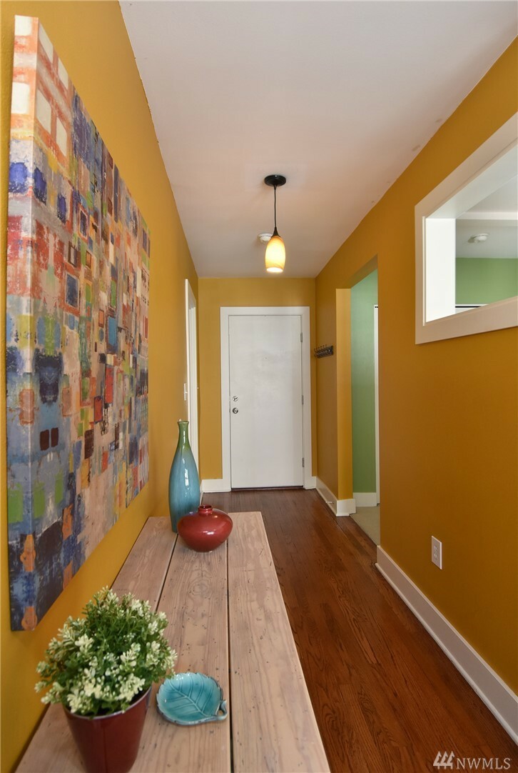 Property Photo:  715 24th Ave 204  WA 98122 