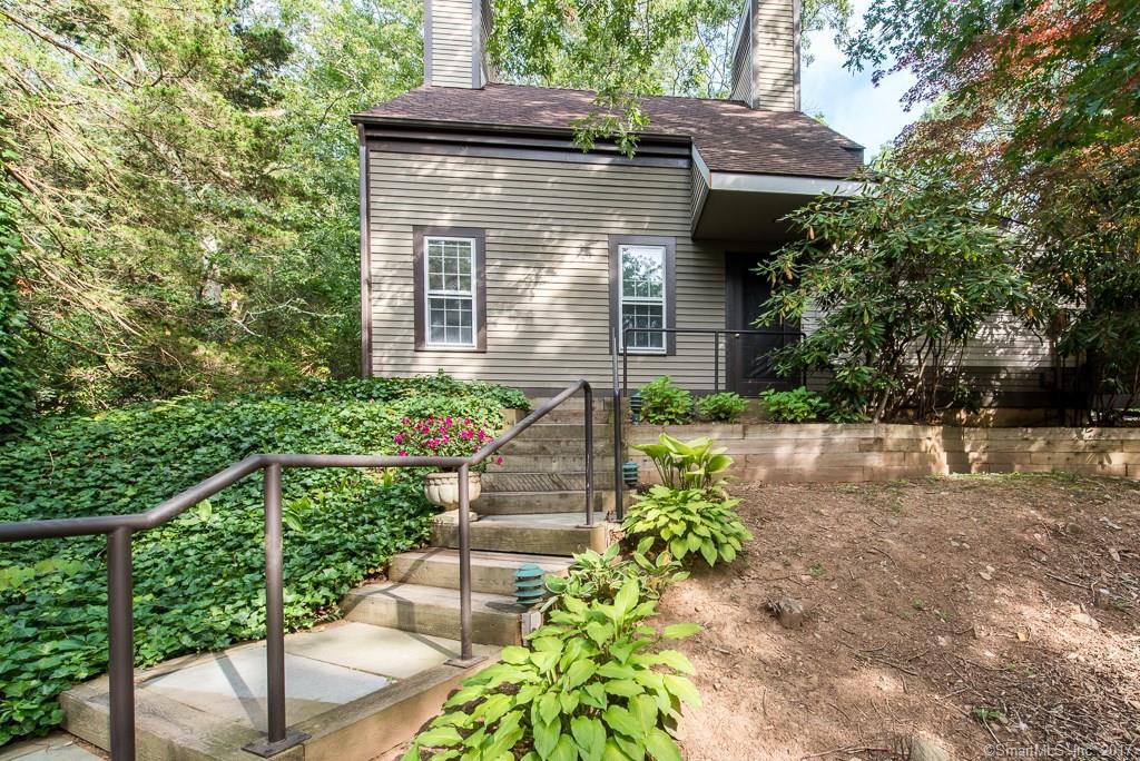 Property Photo: 7 Long Hill Farm 7 CT 06437