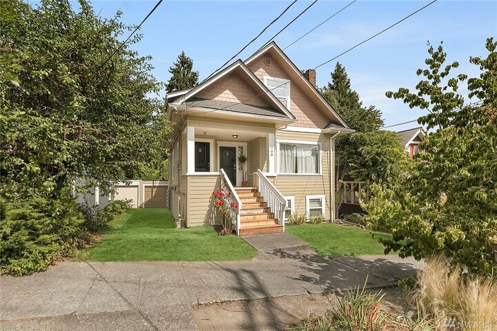 Property Photo:  108 NE 43rd St  WA 98105 