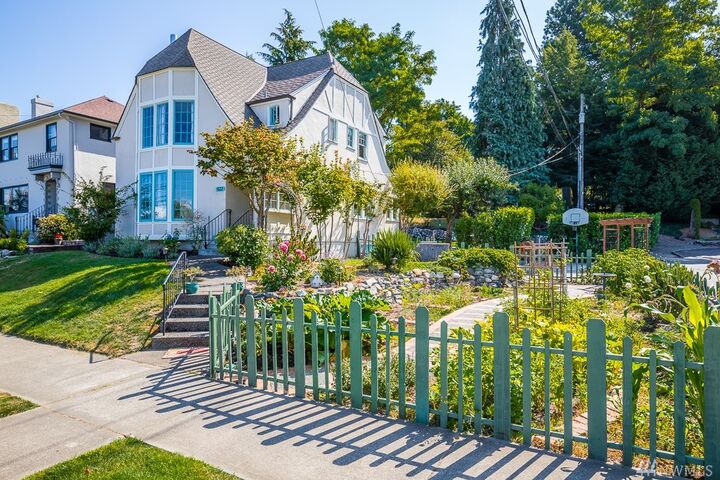Property Photo:  422 N 11th Street  WA 98403 