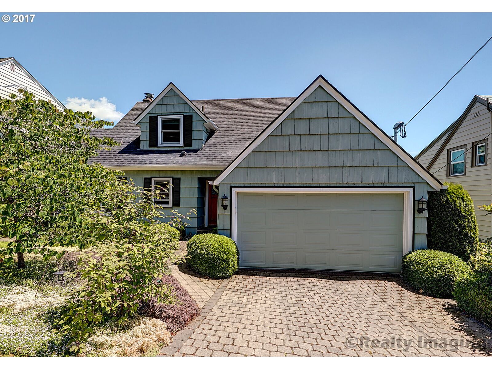 Property Photo:  4128 SW Condor Ave  OR 97239 