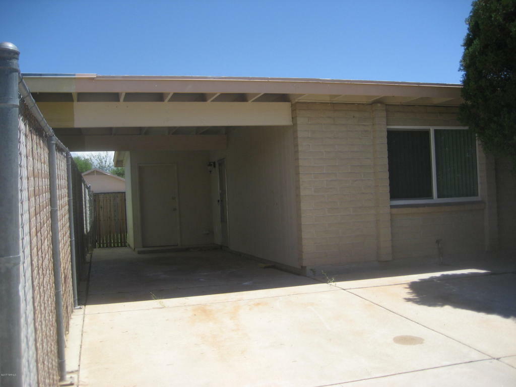 Property Photo: 3637 S Edmonton Avenue AZ 85730
