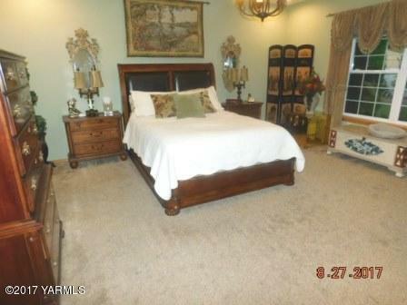 Property Photo:  15 N 86th Ave  WA 98908 