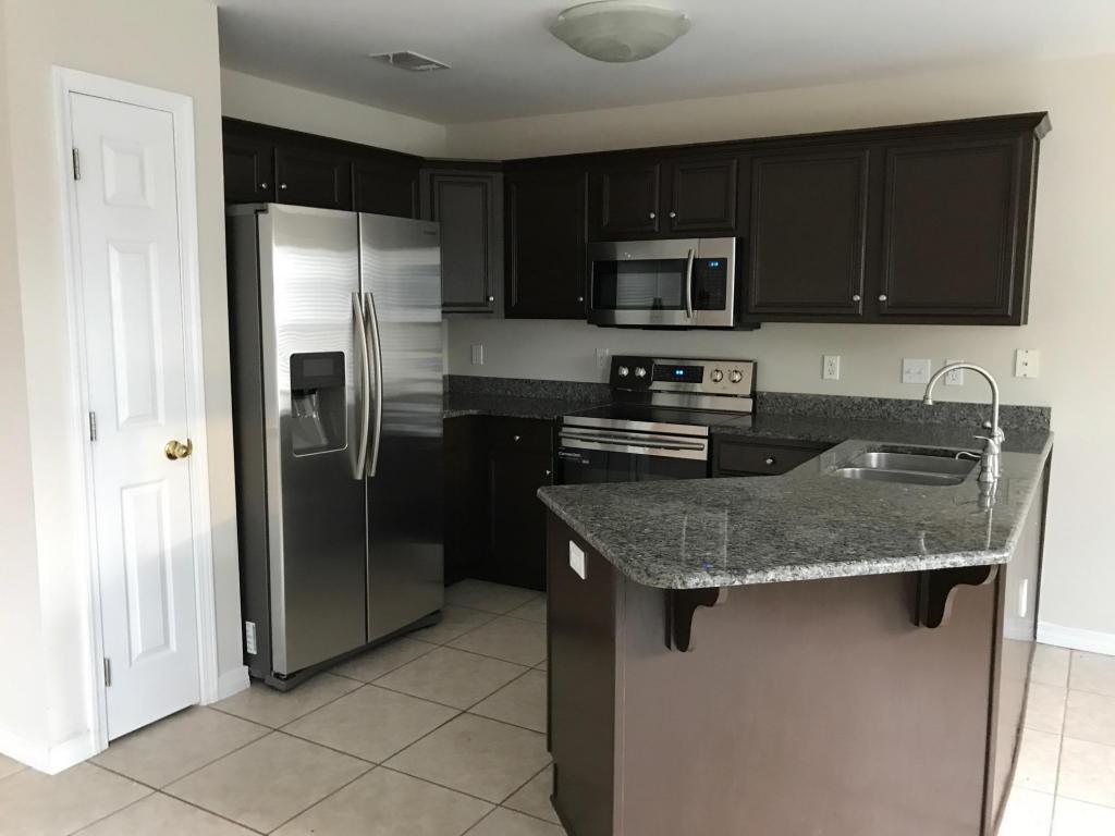 Property Photo: 1718 Maple Avenue FL 32578
