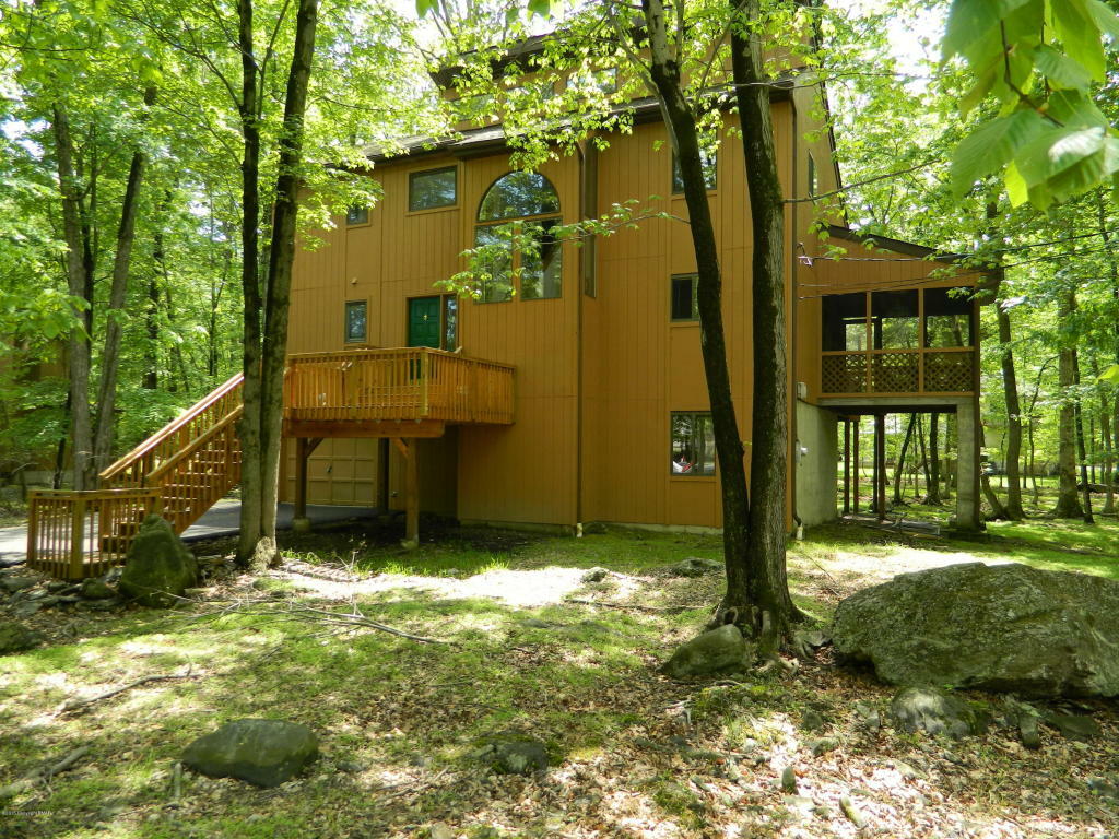 Property Photo:  1118 Belaire Drive  PA 18301 