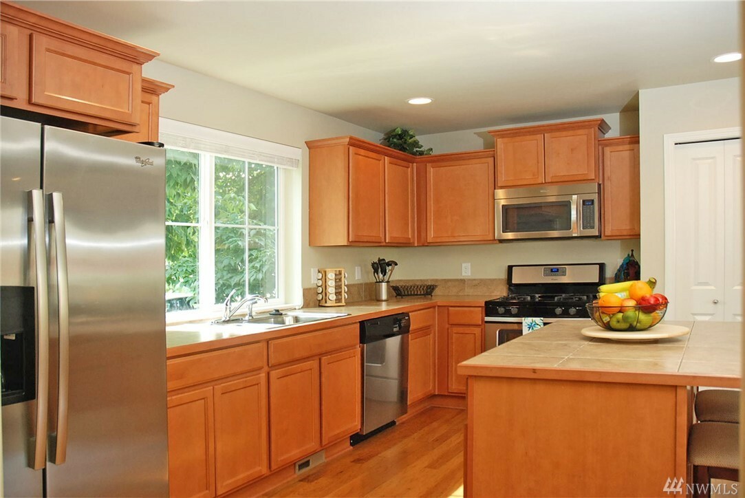 Property Photo: 1439 32nd St NE WA 98002