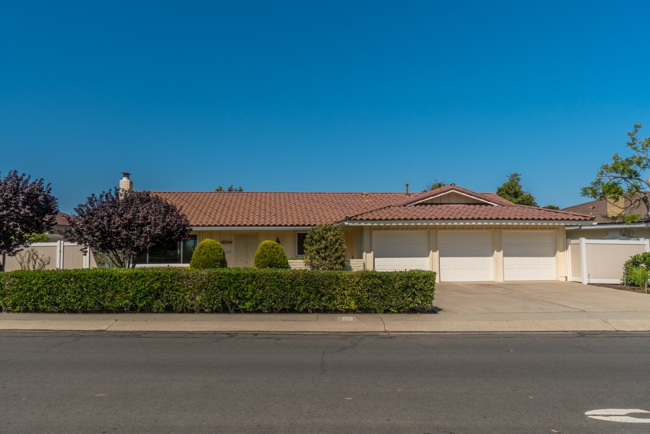 Property Photo:  8554 Cliffridge Ave  CA 92037 